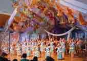 Photo of Maori concert party at the Te Papa marae. 